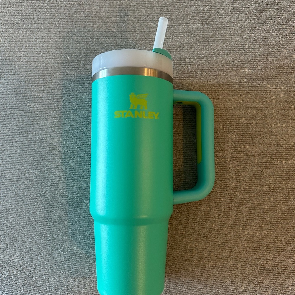 Stanley EXCLUSIVE Heat Wave Tropical Teal with Straw